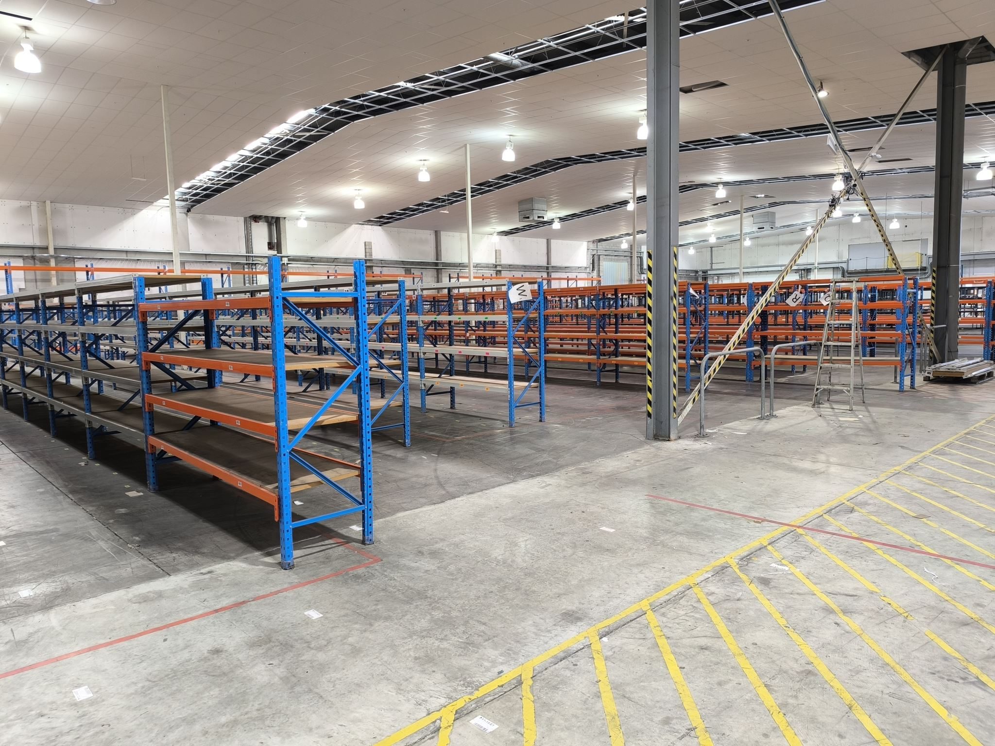 Industrial warehouse shelving and long span storage racks in large distribution facility New Zealand